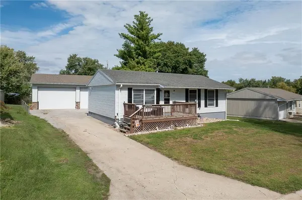 2502 Evergreen LN, St Joseph, MO 64503