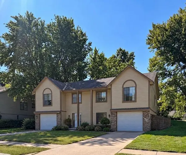 313-315 NW Gibson RD, Lee's Summit, MO 64063