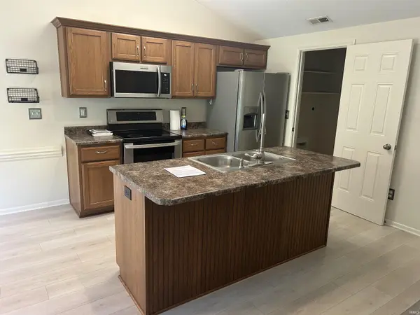 1902 Clifty Parkway Pkwy, Fort Wayne, IN 46808