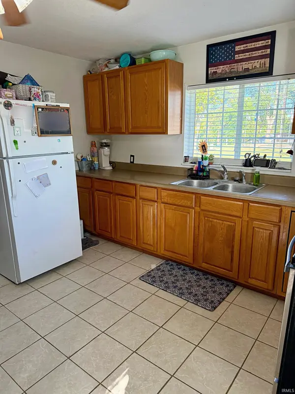 2009 Grand AVE, Washington, IN 47501