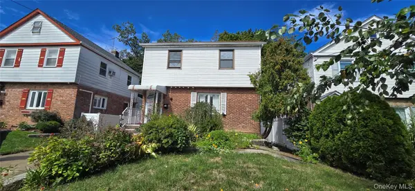 20811 Richland AVE, Oakland Gardens, NY 11364