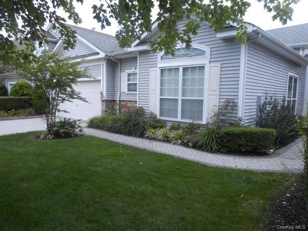 173 Hamlet DR, Mount Sinai, NY 11766