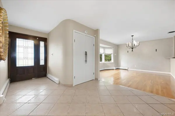 47 Royal WAY, Manhasset Hills, NY 11040