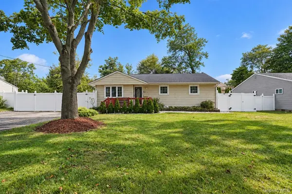 2712 Connecticut AVE, Medford, NY 11763