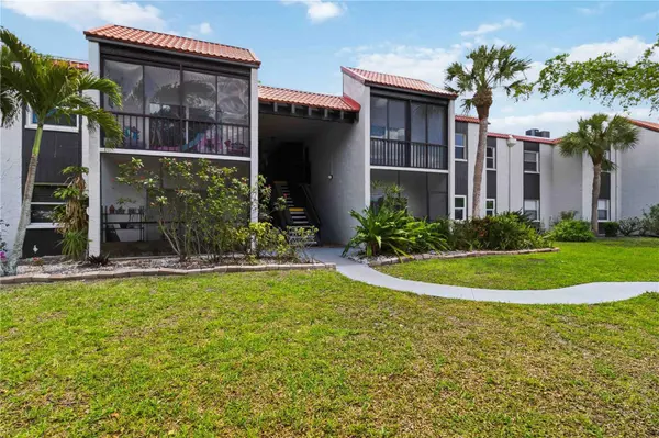 3281 BENEVA RD #104, Sarasota, FL 34232