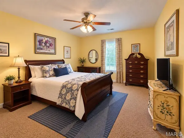 906 Aspen AVE, Warrenton, MO 63383