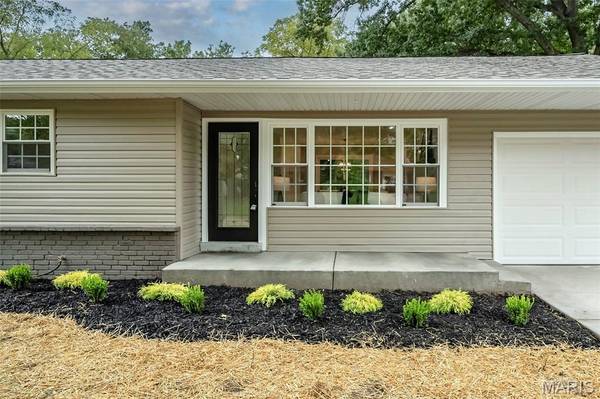 133 Embassy LN, Kirkwood, MO 63122
