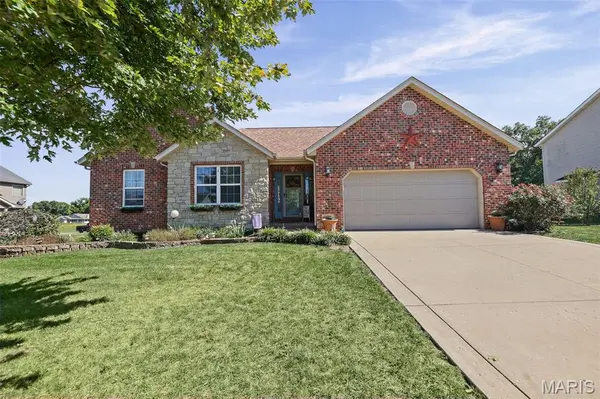 4540 Baywood LN, Smithton, IL 62285