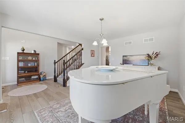 217 Stone View CT, Fenton, MO 63026