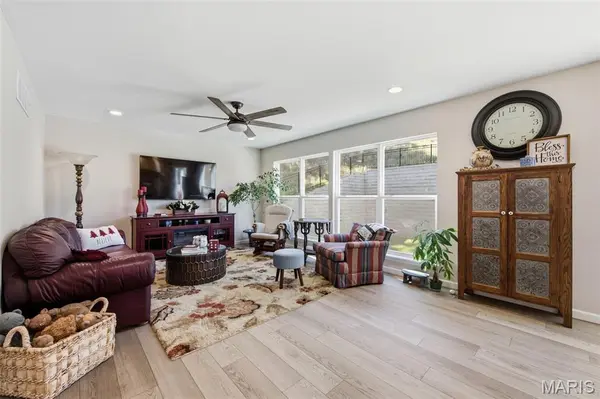 217 Stone View CT, Fenton, MO 63026