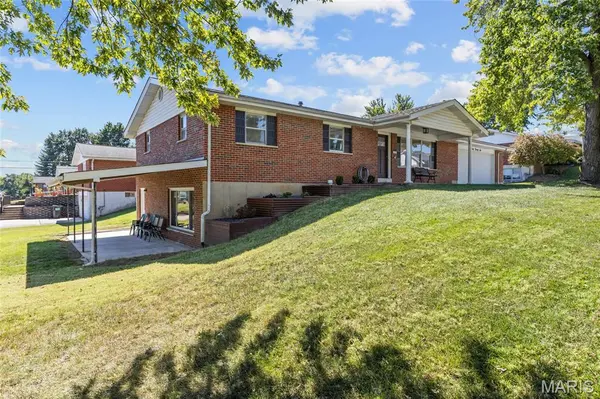 3026 Mamelles DR, St Charles, MO 63301