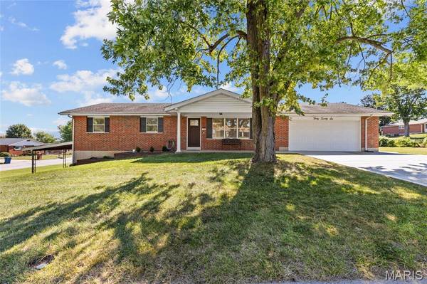 3026 Mamelles DR, St Charles, MO 63301