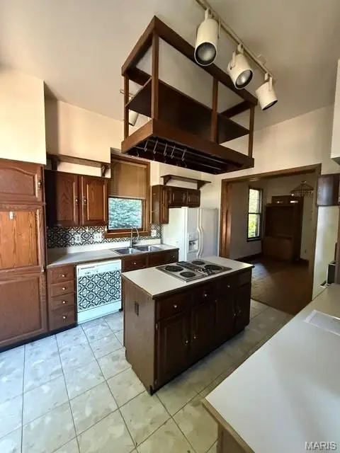 1904 Compton Hill PL, St Louis, MO 63104