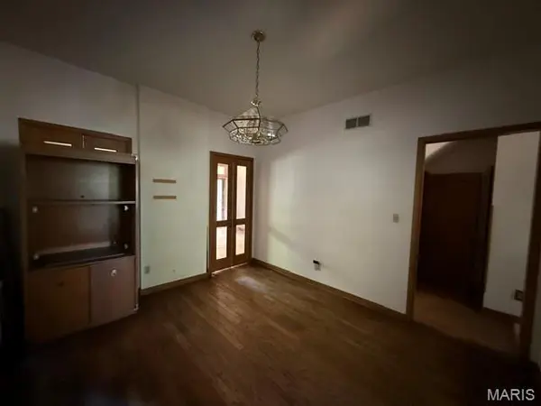 1904 Compton Hill PL, St Louis, MO 63104