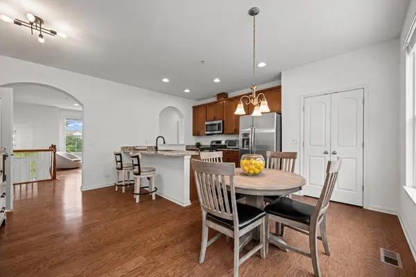 1196 Evergreen AVE, Des Plaines, IL 60016