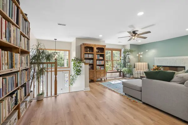 1523 Orchard CIR, Naperville, IL 60565