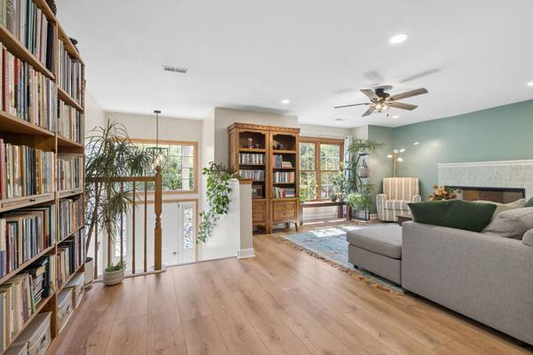 1523 Orchard CIR, Naperville, IL 60565