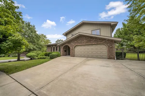 420 Freehauf ST, Lemont, IL 60439