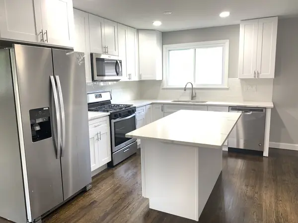 1114 N Crabtree LN, Mount Prospect, IL 60056