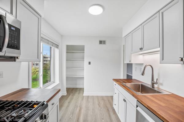 263 S Clubhouse DR #312, Palatine, IL 60074