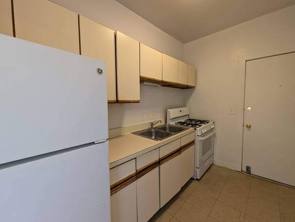 1532 N Kedzie AVE #2E, Chicago, IL 60651