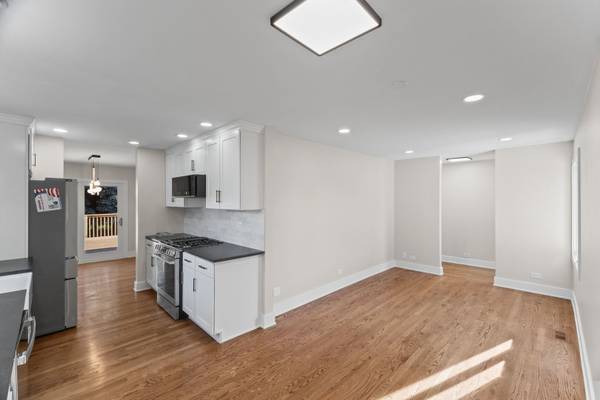 160 Lancaster LN, Des Plaines, IL 60018