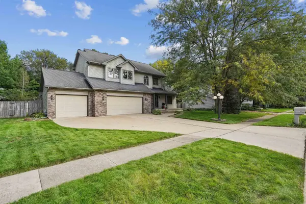 1003 Lakeview Drive, Cedar Falls, IA 50613