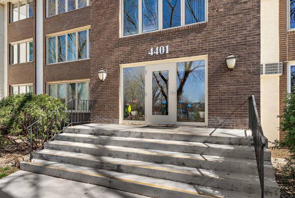 4401 Parklawn AVE #301W, Edina, MN 55435