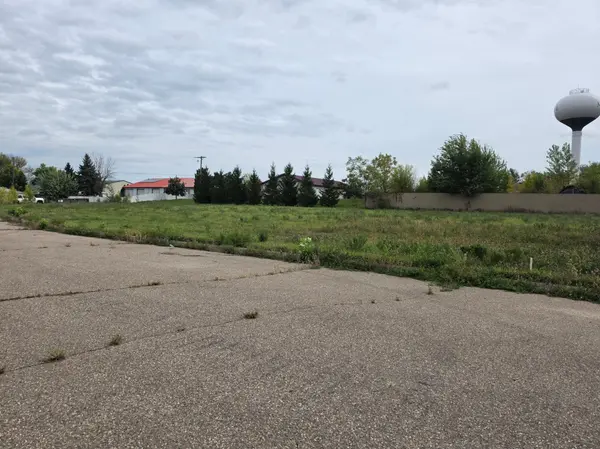 612 Ash Ave S, Mayer, MN 55360