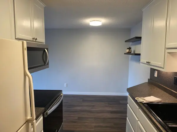 401 E Burnsville Pkwy #124, Burnsville, MN 55337