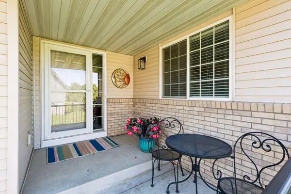 1851 Lakeridge WAY, Waconia, MN 55387