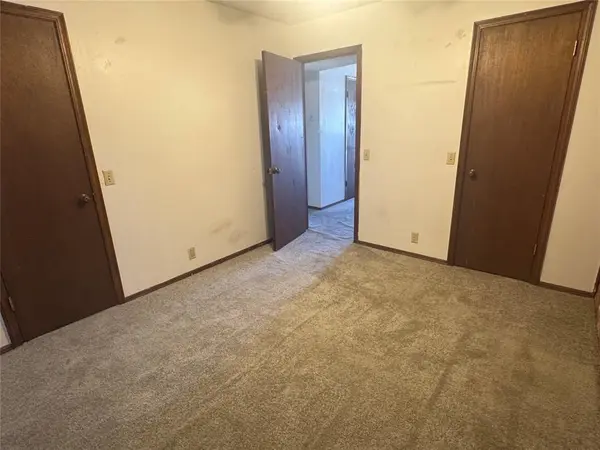 1324 Meadow LN, Weatherford, OK 73096