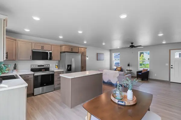 216 EVERGREEN LN, Chilton, WI 53014
