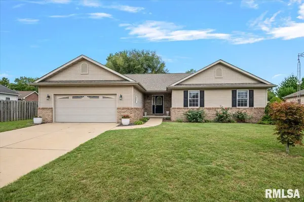 3505 Tamarak DR, Springfield, IL 62712