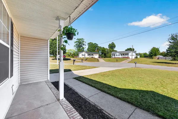 110 Chase Ct, Oak Grove, KY 42262