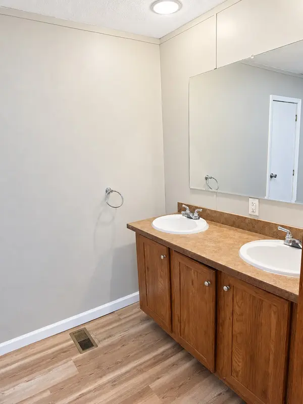 225 Pineview Rd, Linden, TN 37096