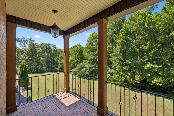 1032 Dogwood Ln, Burns, TN 37029