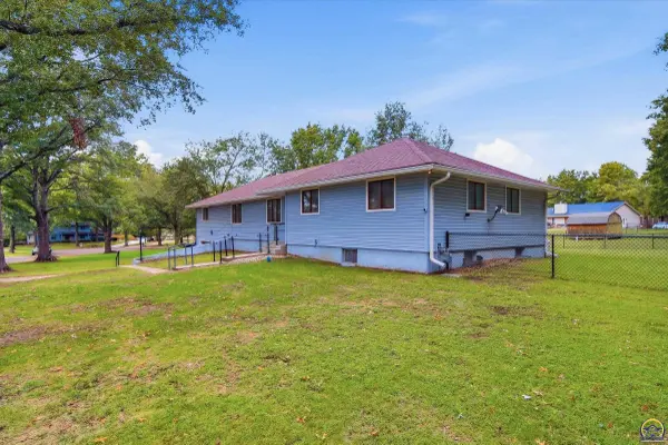 3600 NW 44th Ter, Topeka, KS 66618