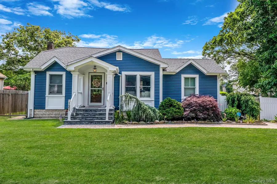 127 Clinton AVE, East Patchogue, NY 11772