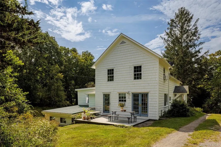 101 Snyderville RD, Elizaville, NY 12523