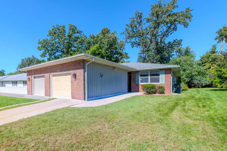 2516 Red Oak TRL, Crest Hill, IL 60403