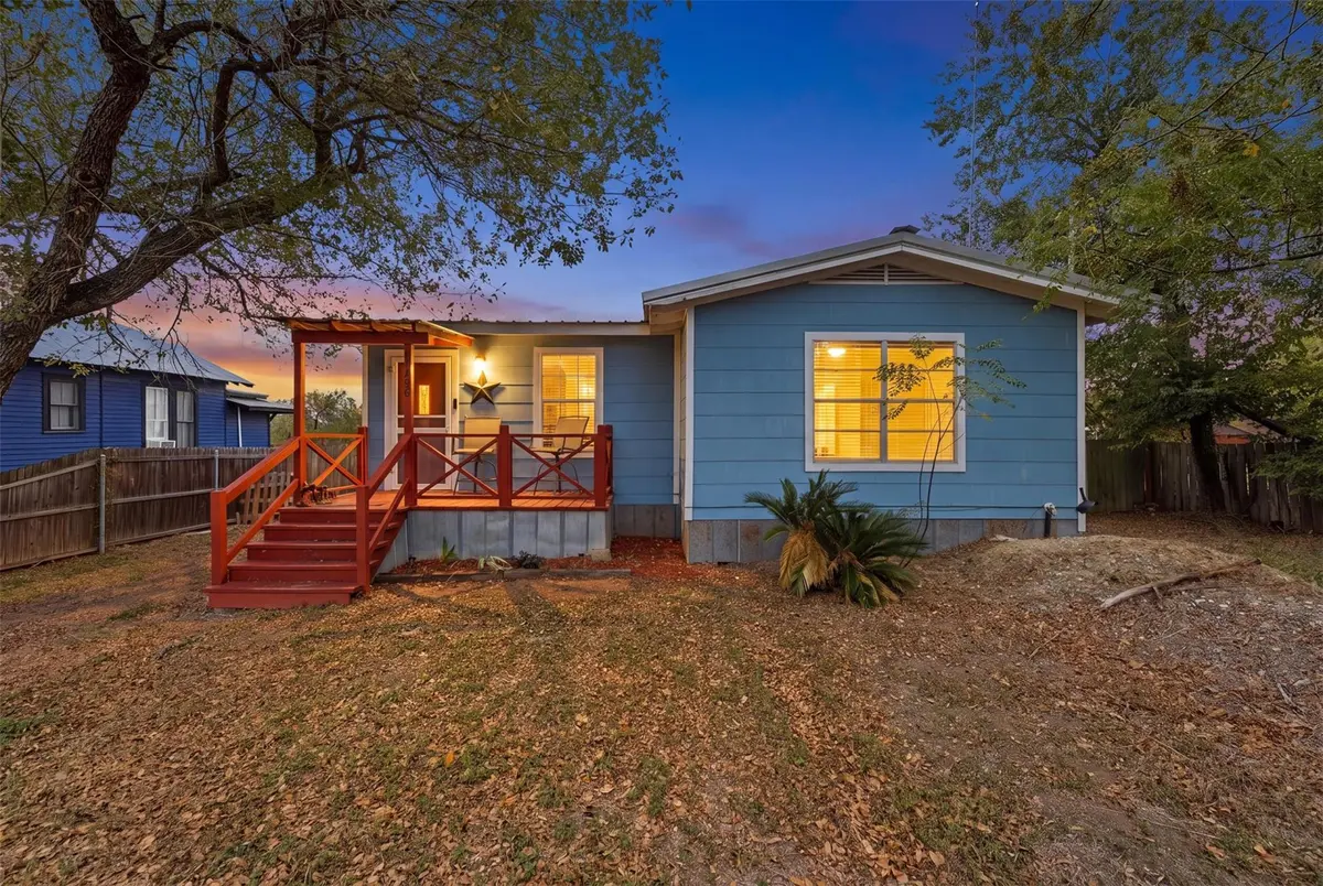 1926 Dreyer LN, Gonzales, TX 78629