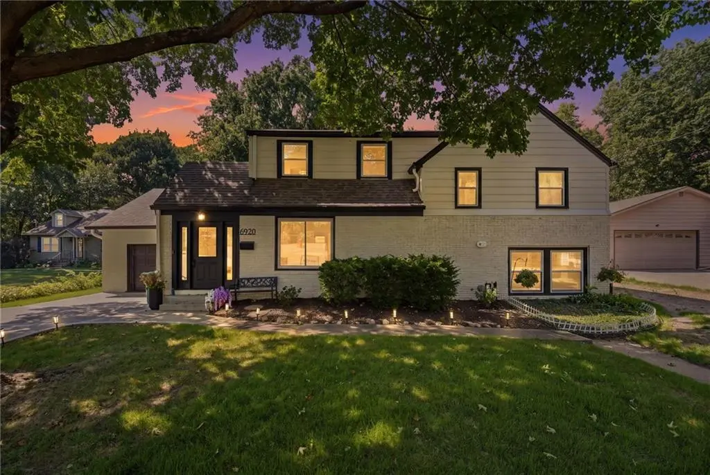 6920 Walmer ST, Overland Park, KS 66204