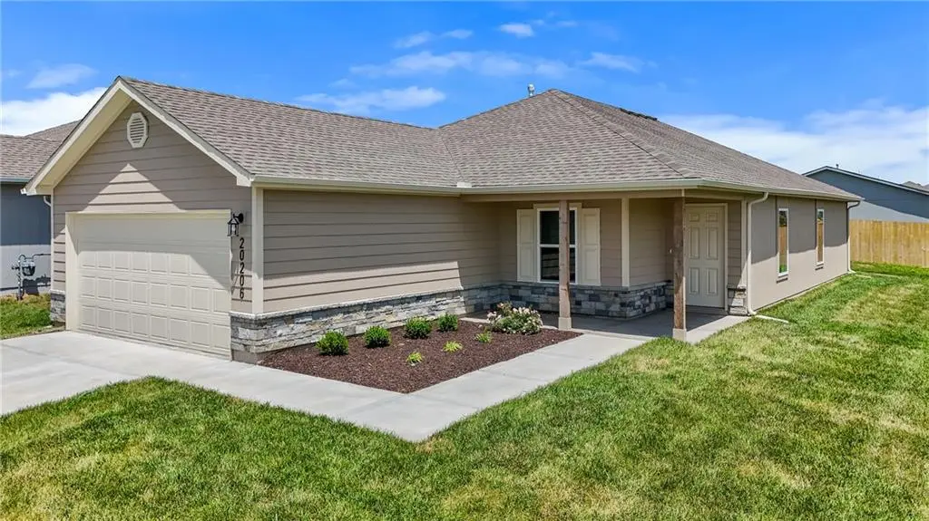 20206 W 195th ST, Spring Hill, KS 66083