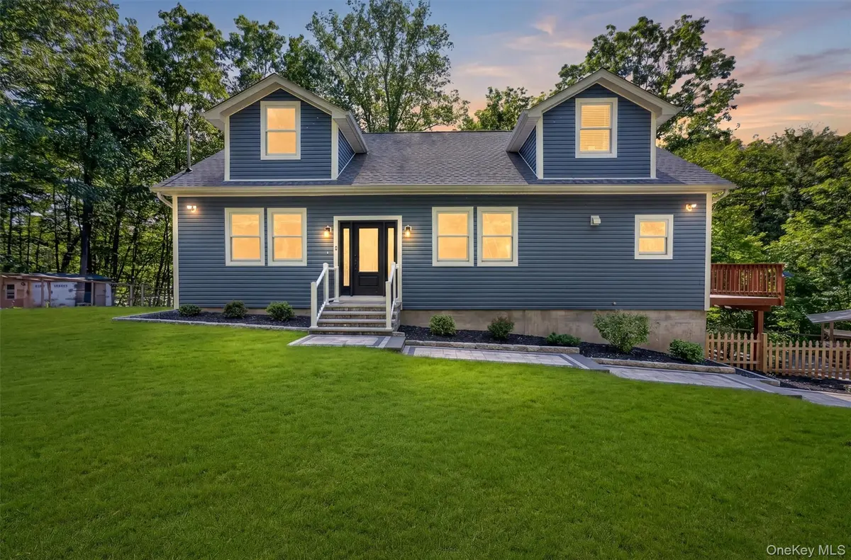 14 Elm LN, Bloomingburg, NY 12721
