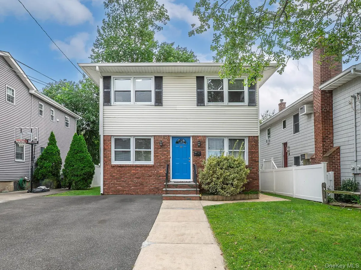 44 Corchaug AVE, Port Washington, NY 11050