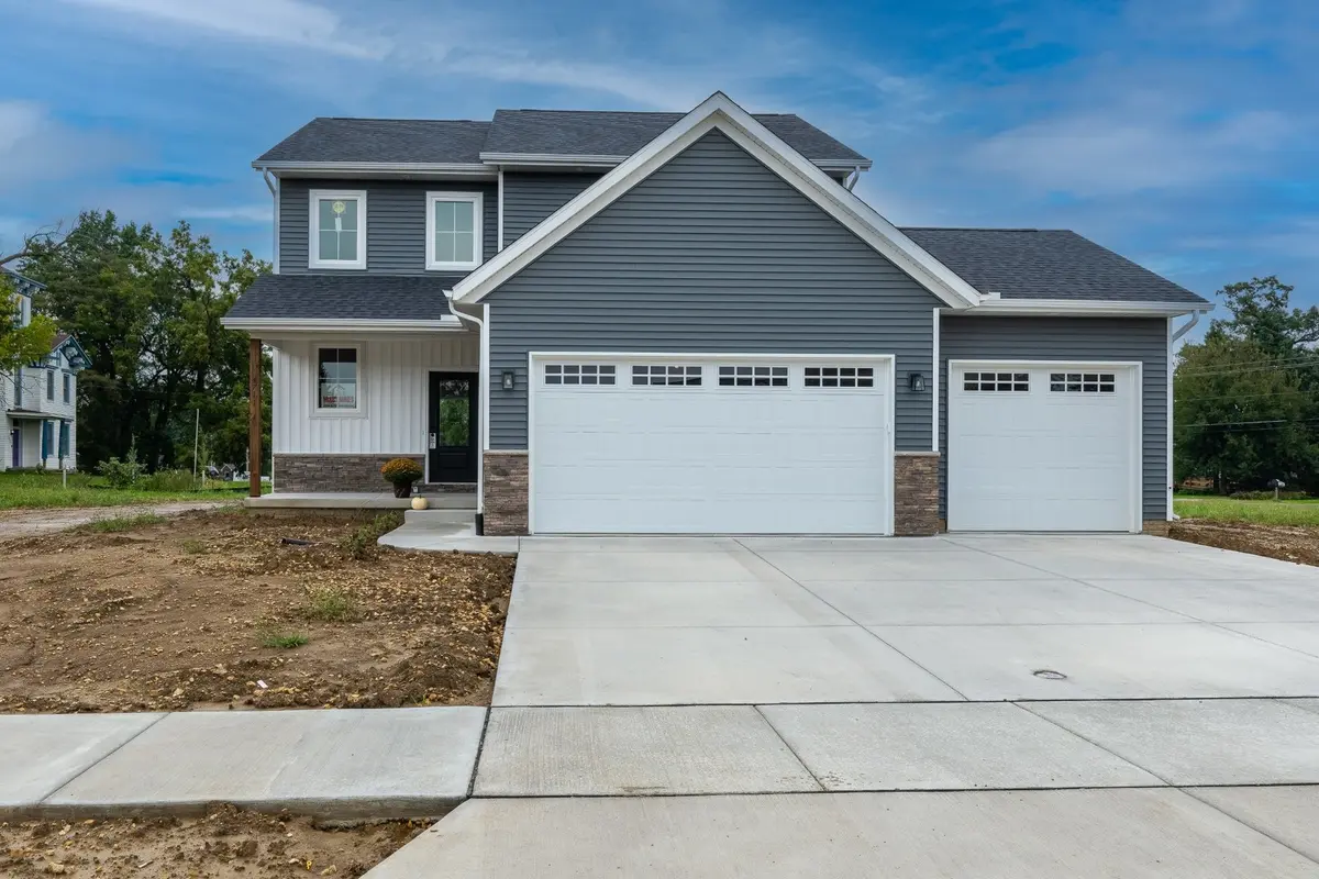 4711 Willow CIR, Davenport, IA 52806