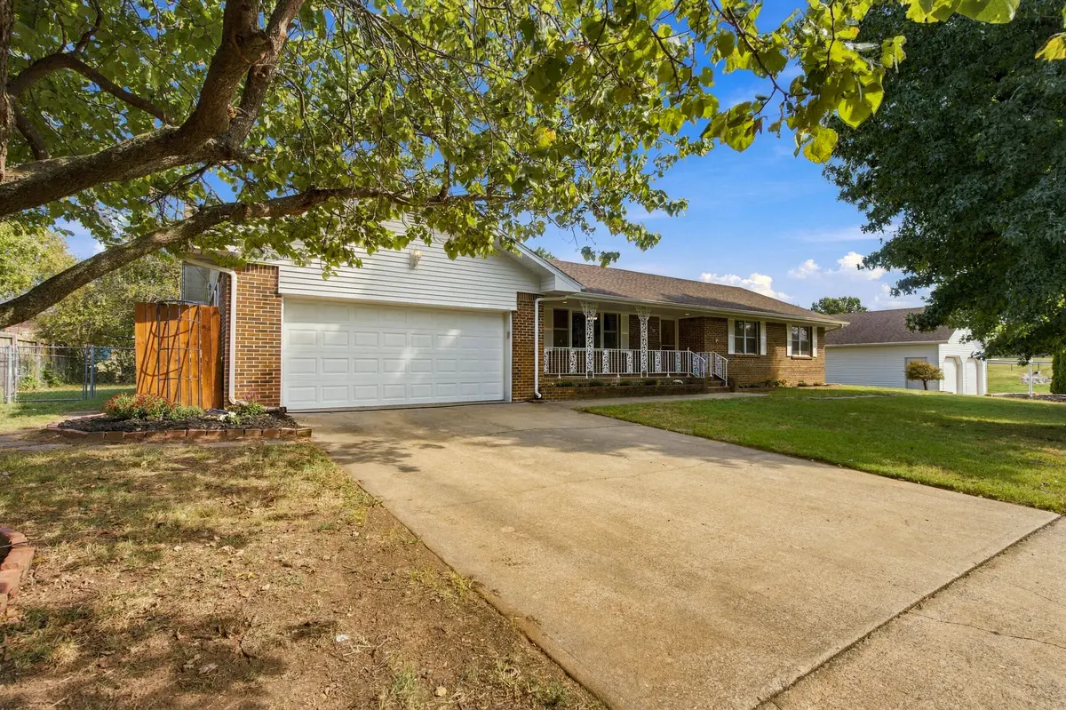 603 Learning LN, Monett, MO 65708