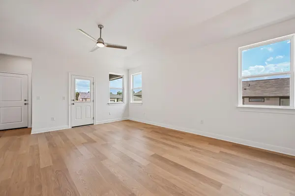 124 Tenny LN, Kyle, TX 78640