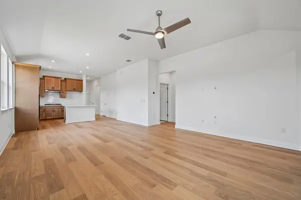 124 Tenny LN, Kyle, TX 78640